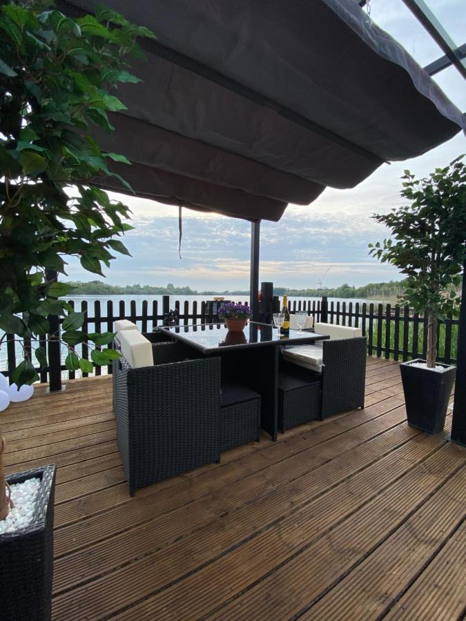 Lodge On The Lake At Lakeside Holiday Park Τσίτσεστερ Εξωτερικό φωτογραφία